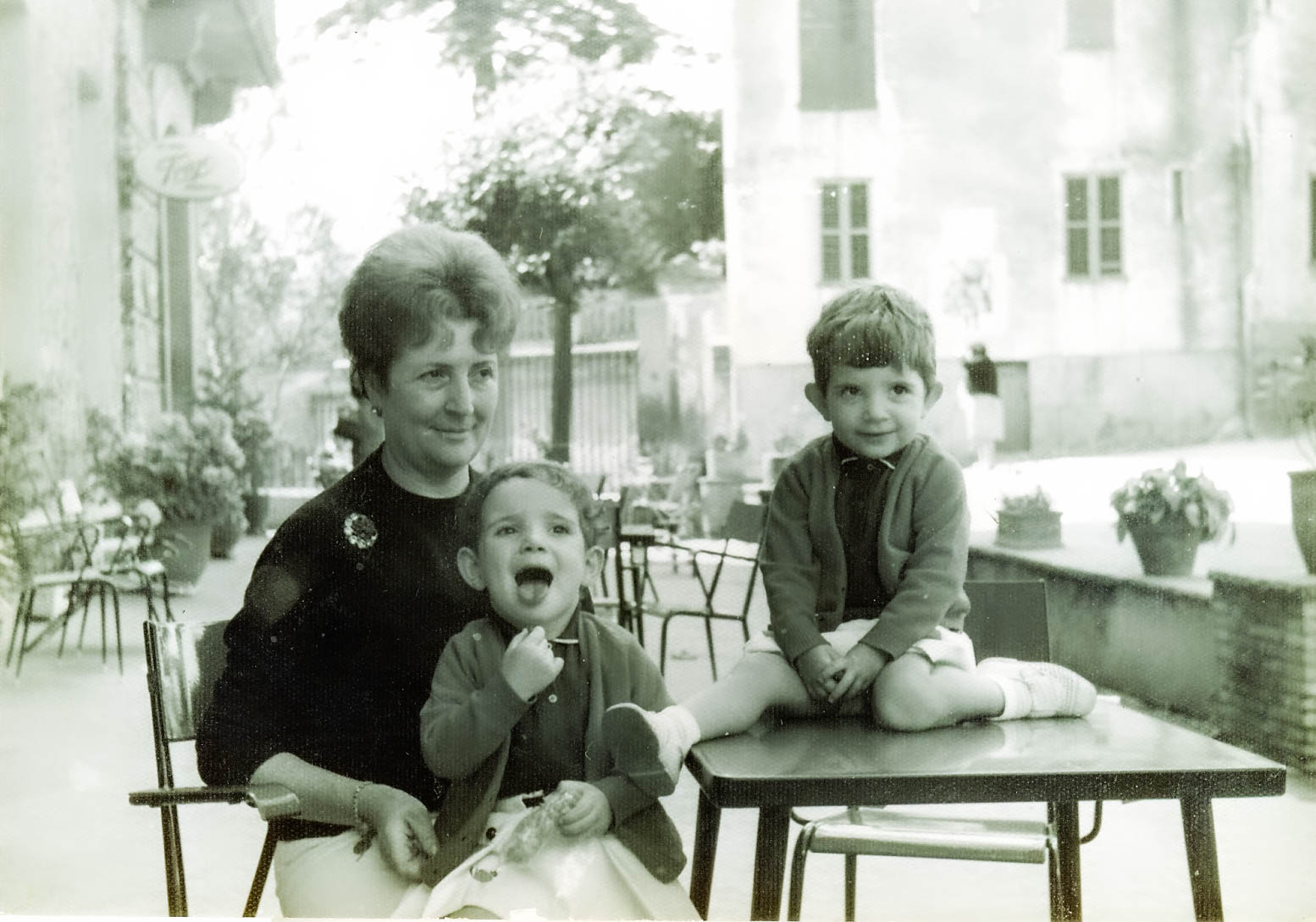 Detall de la façana i interior renovat